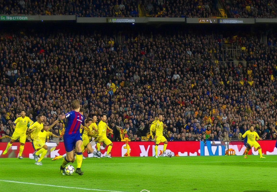 巴塞罗那VS比利亚雷亚尔：西甲巅峰对决战报及战术分析(图2)